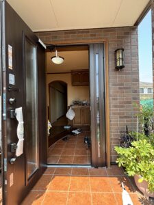 愛知県大府市 戸建住宅 玄関ドア取替工事 LIXILリシェント玄関ドア３【ドアファクトリー】